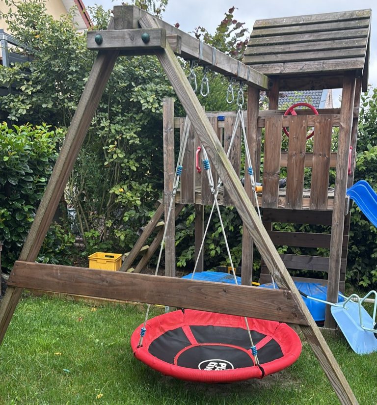 Mehr Schatten für unsere Kinder: Wir setzen auf natürliche Kühlung auf Borchener Spielplätzen